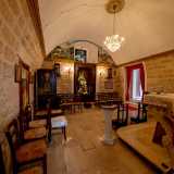 L�ultima chicca di questa sorprendente �reggia� � la piccola cappella votiva dedicata a San Rocco, completamente ristrutturata e situata al piano inferiore in un locale con la volta a botte e i muri in pietra